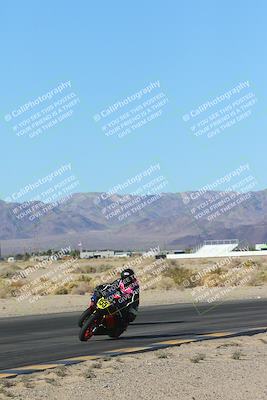 media/Jan-10-2025-CVMA Friday Practice (Fri) [[489e0da257]]/Group 4 and Trackday/Session 2 (Turn 4 Inside)/